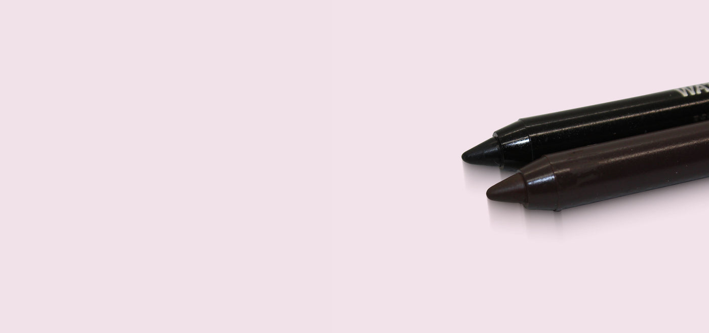 Le Crayon Sourcils définit et remplit avec sa brosse intégrée