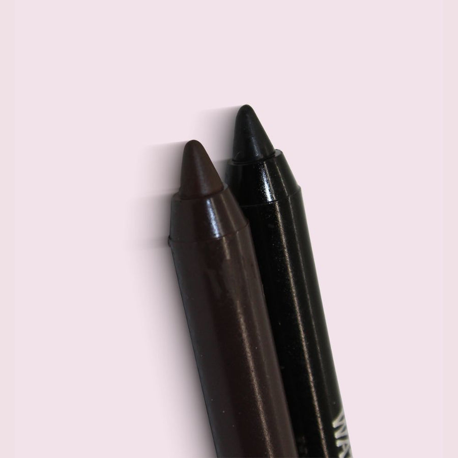 Le Crayon Sourcils définit et remplit avec sa brosse intégrée
